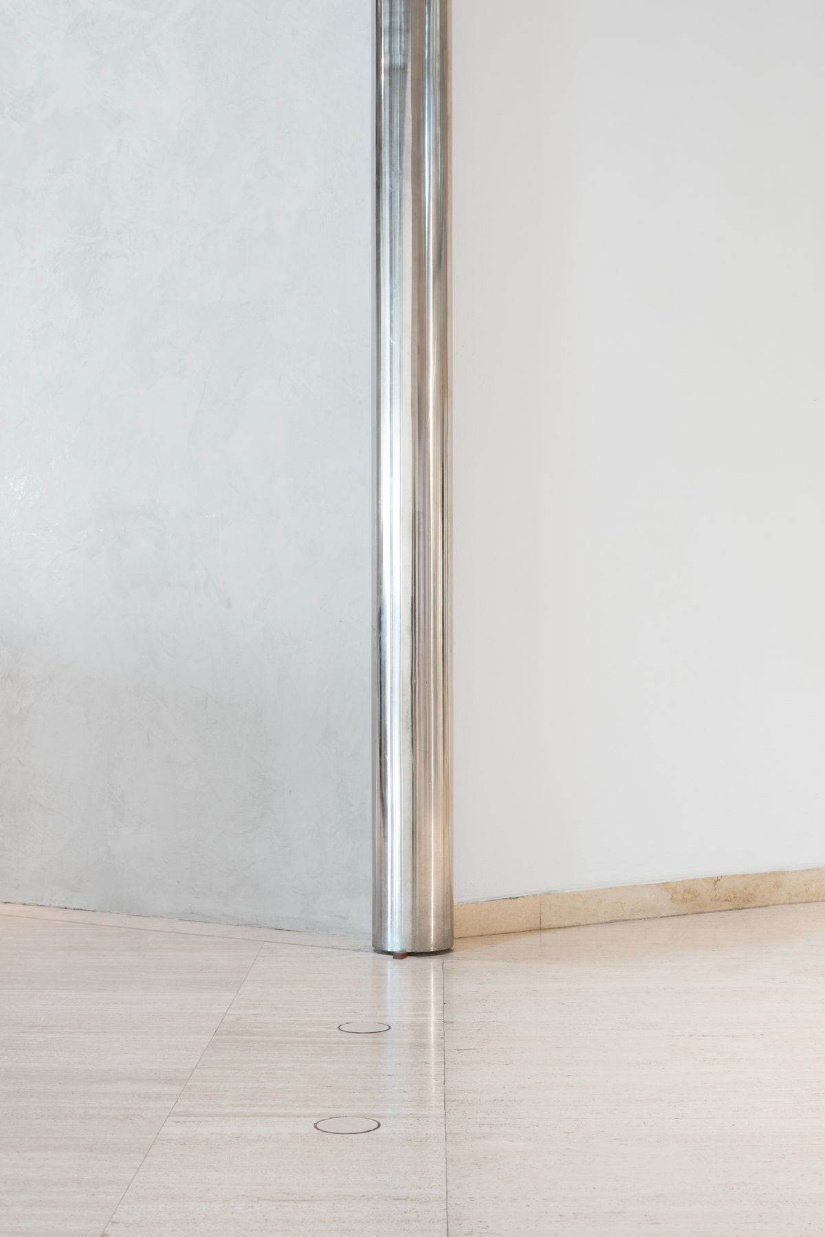 Interior facade wedge