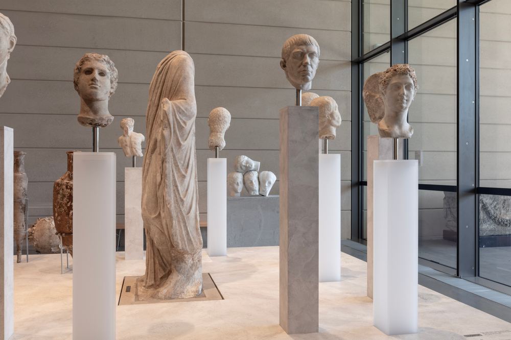 Roman Spectres
