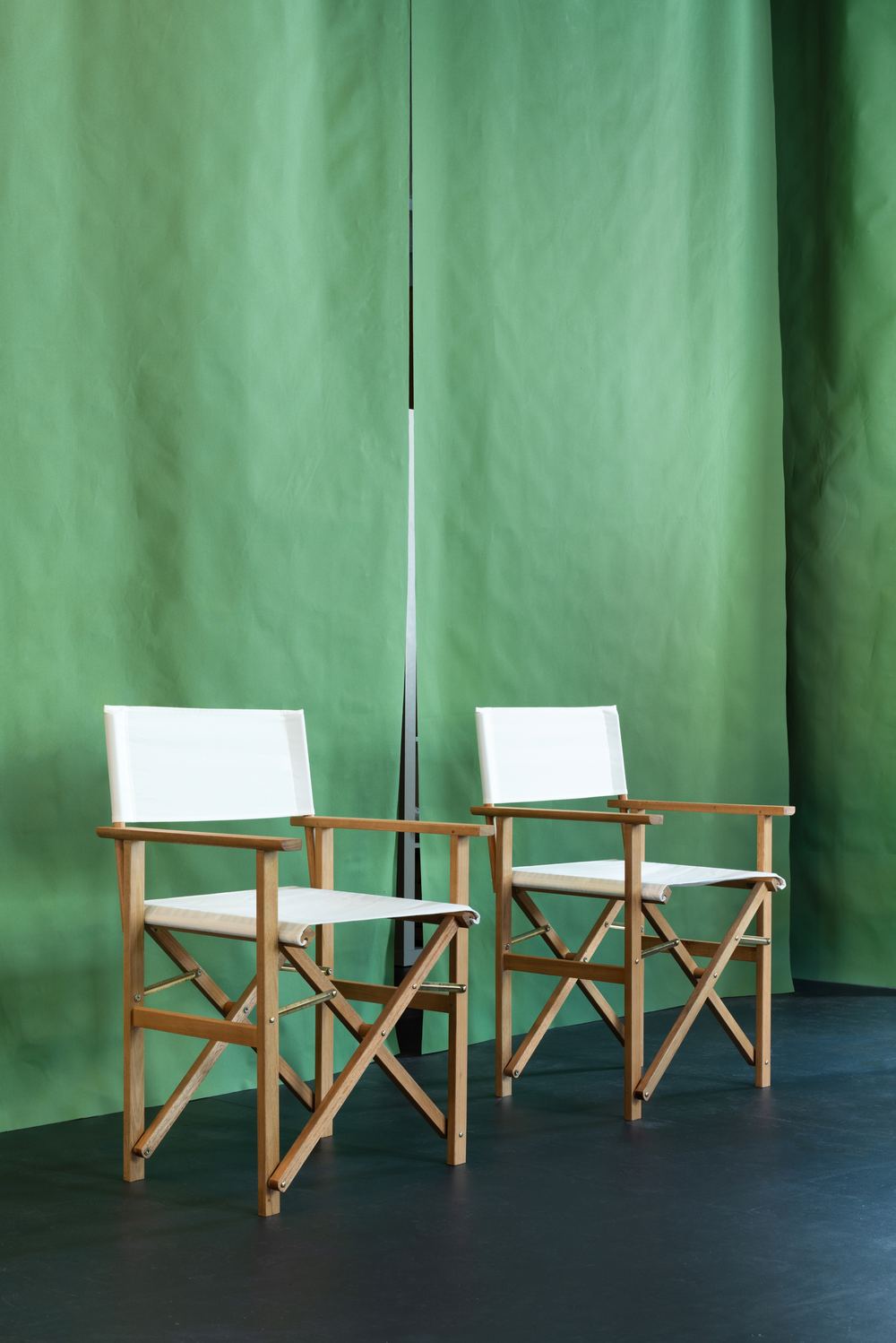 Agatha Gothe-Snape: IT IS THE COLOUR OF AN IDEA THAT WILL NOT COMPLETE ITSELF IN OUR LIFETIME