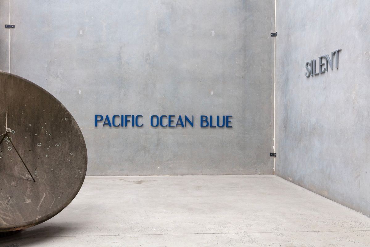 Oscar Perry: MOON WALKS ON MAN