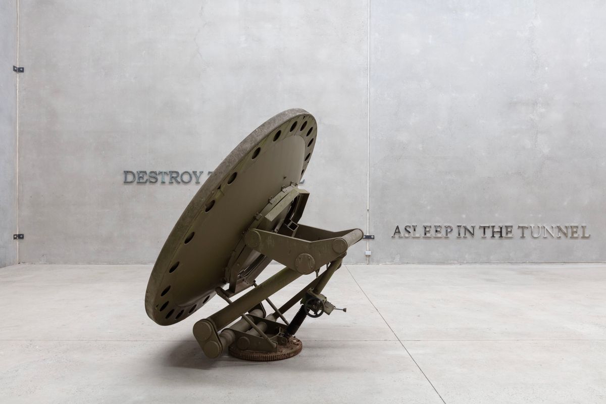 Oscar Perry: MOON WALKS ON MAN