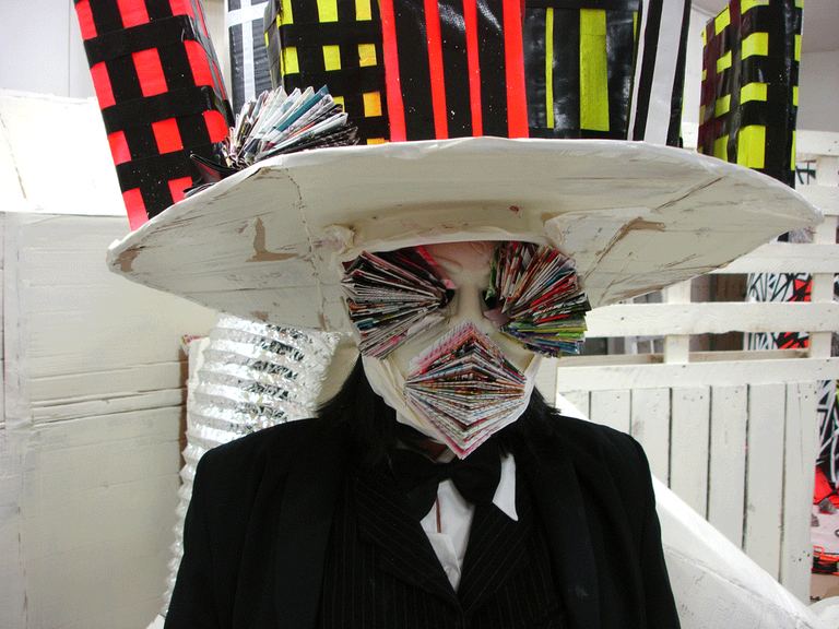 Justene Williams,&nbsp;<em>Big City Big Hat</em>, 2011. DVD still.<p></p><p><br></p>