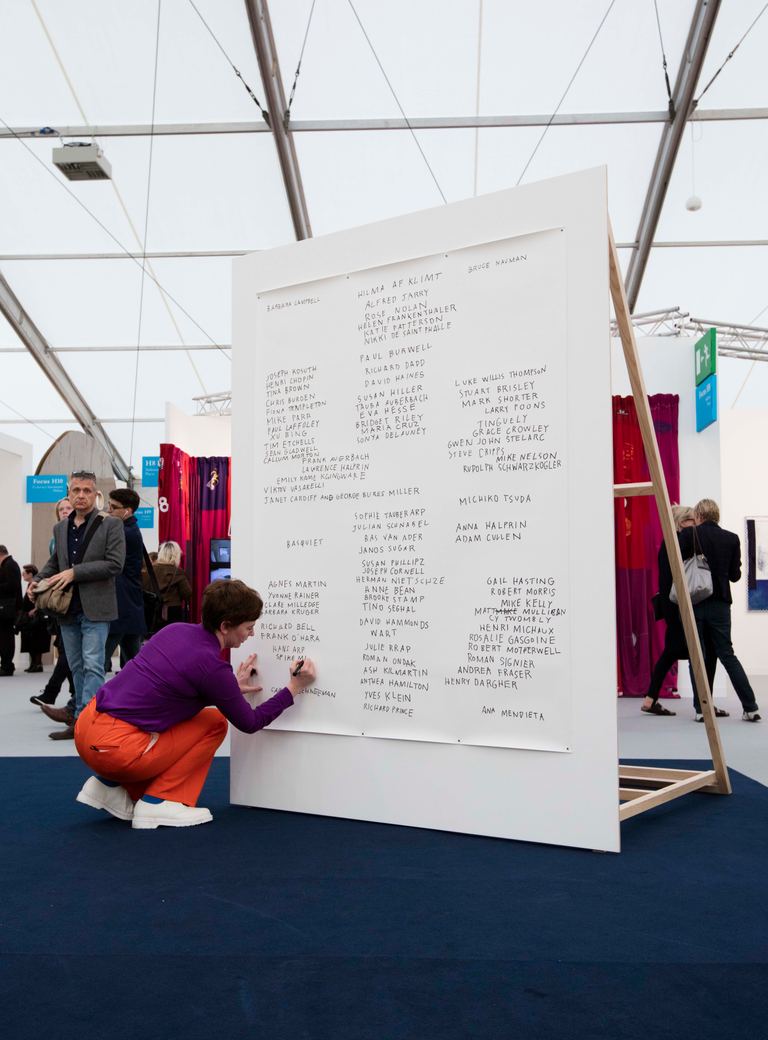 Agatha Gothe-Snape, <i>Every Artist Remembered with Richard Grayson</i>, 2017. Performance view<i>&nbsp;Frieze, </i>Regent's Park, London, 2017