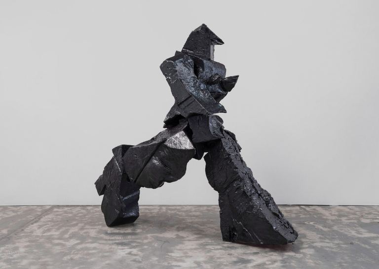 Justene Williams,&nbsp;<em>Moon­walk­ing&nbsp;Mumma</em>, 2024, closed cell foam, alu­mini­um rod, fibre­glass, spray&nbsp;putty, 222 x&nbsp;235 x&nbsp;95&nbsp;cm (Pho­to: Carl&nbsp;Warner)
